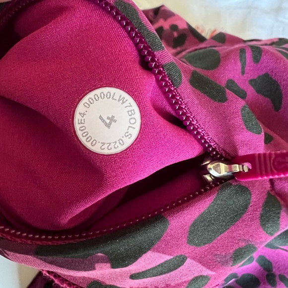 NWT Lululemon 🍋 Track That Mid-Rise Lined Short 5" inseam Cheetah Camo Size 4 - Picture 10 of 13